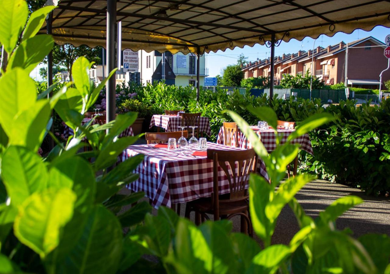 Trattoria Due Citroni Hotel Casalgrasso Bagian luar foto