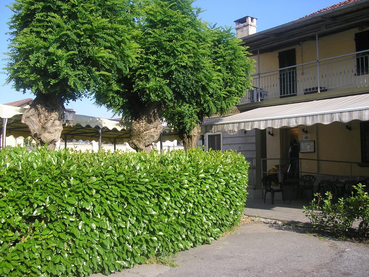 Trattoria Due Citroni Hotel Casalgrasso Bagian luar foto